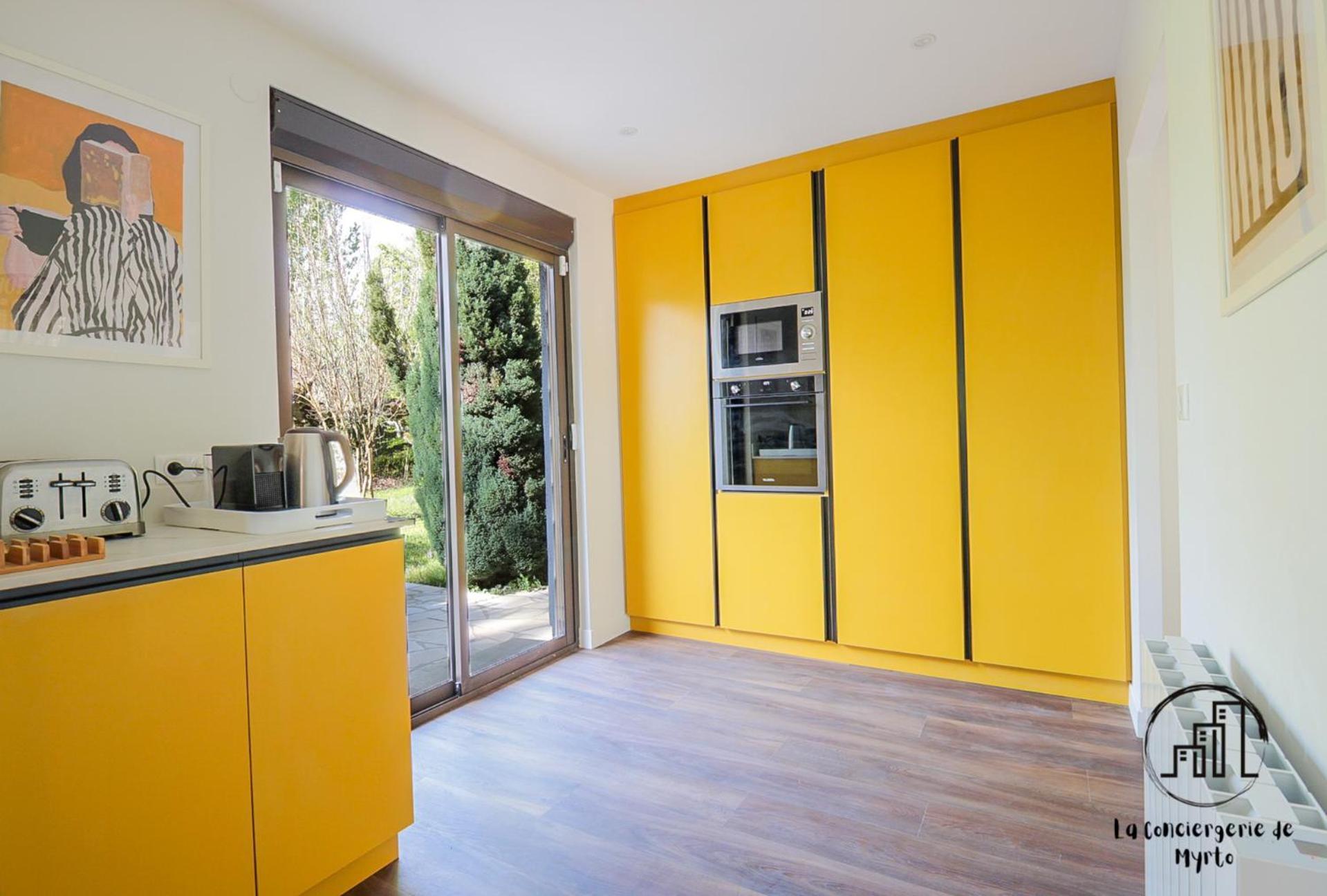 Green Oak Windows & Wood Villa *