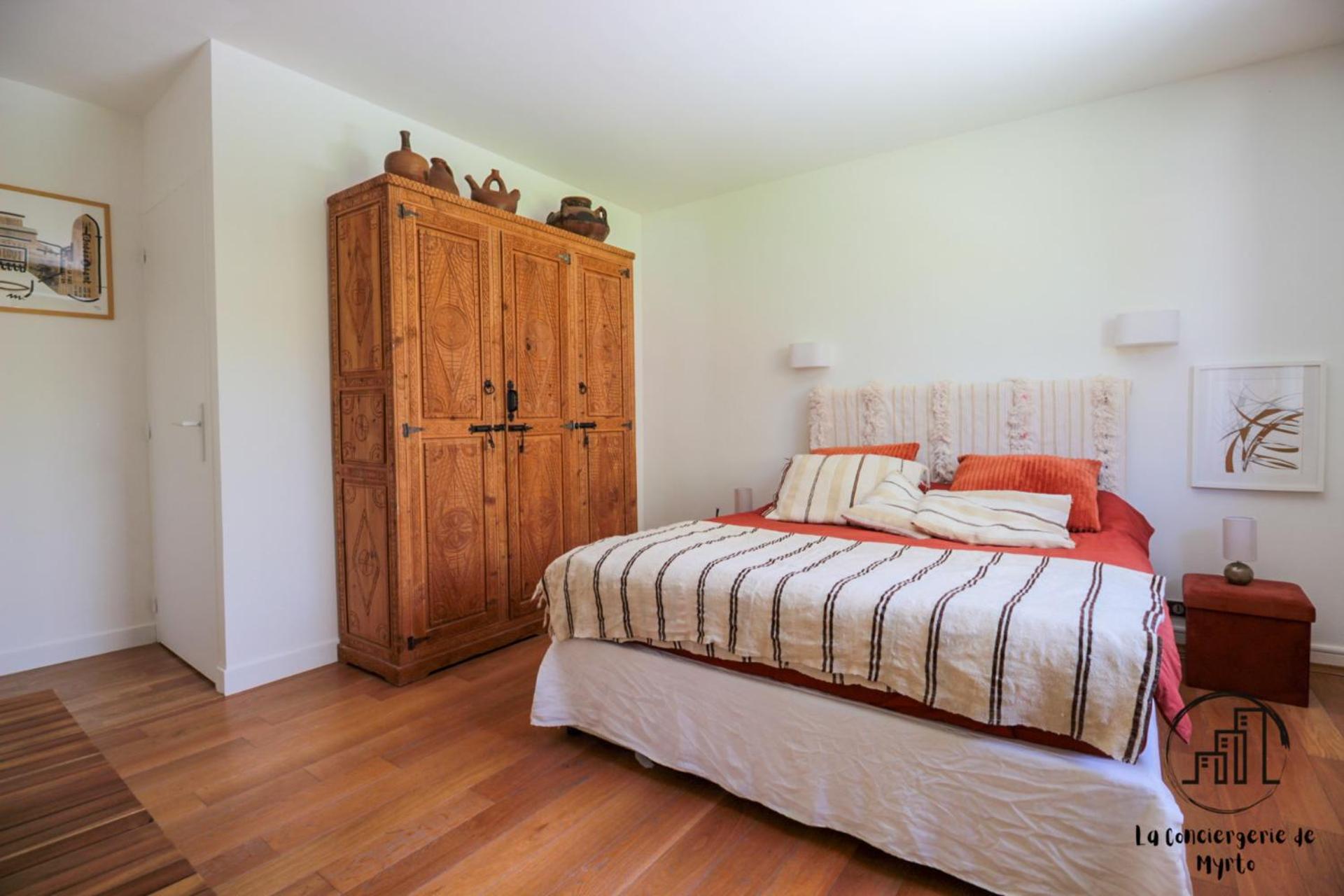 Villa Green Oak Windows & Wood *